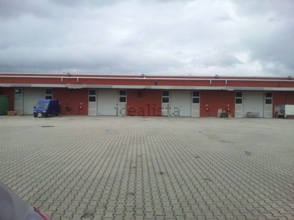 capannone in affitto a Roma in zona Piana del Sole