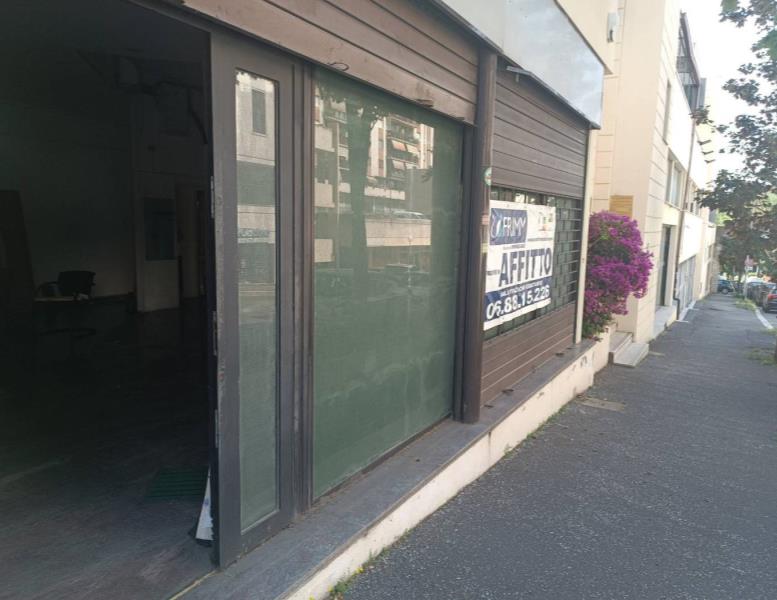 negozio in affitto a Roma in zona Castel Giubileo