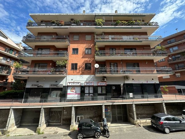 locale commerciale in affitto a Roma in zona Tor di Quinto