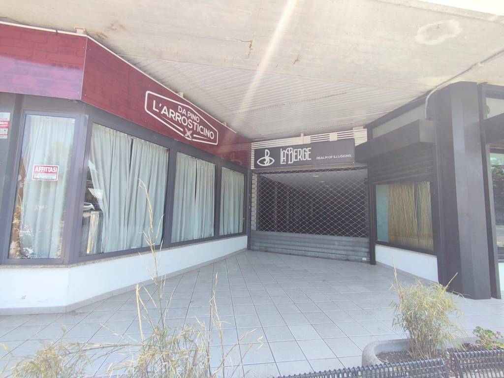 negozio in affitto a Roma in zona Torrino