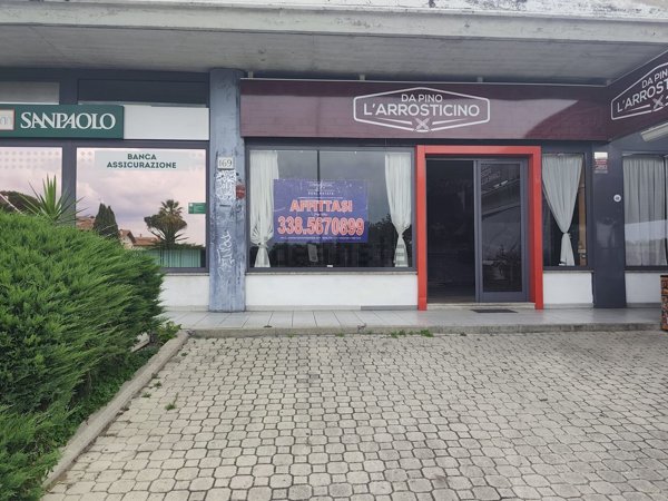 negozio in affitto a Roma in zona Torrino