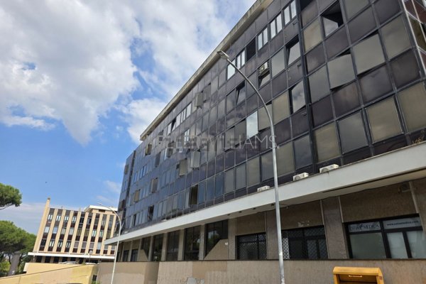 locale commerciale in affitto a Roma in zona Mostacciano