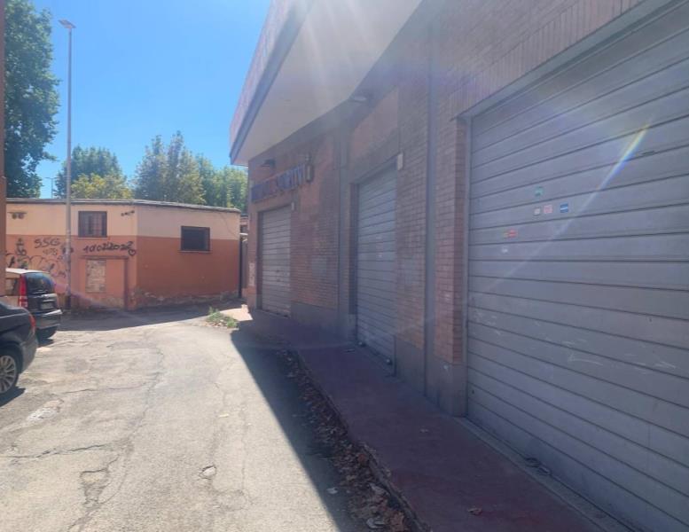 negozio in affitto a Roma