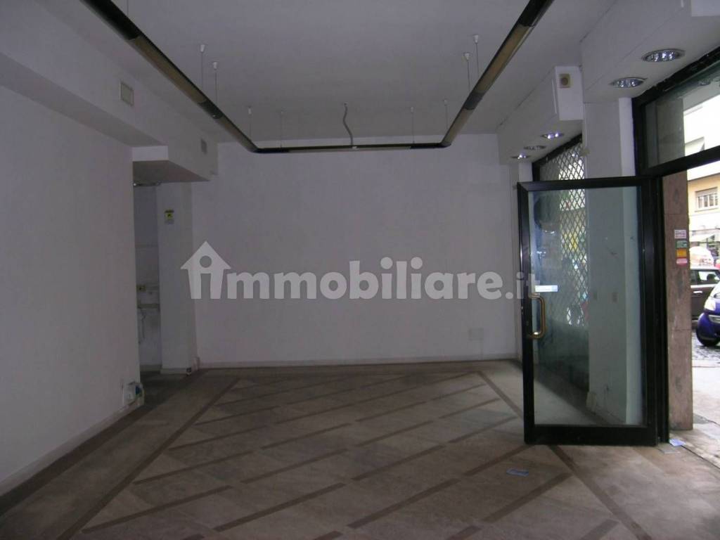 negozio in affitto a Roma in zona Appio Latino