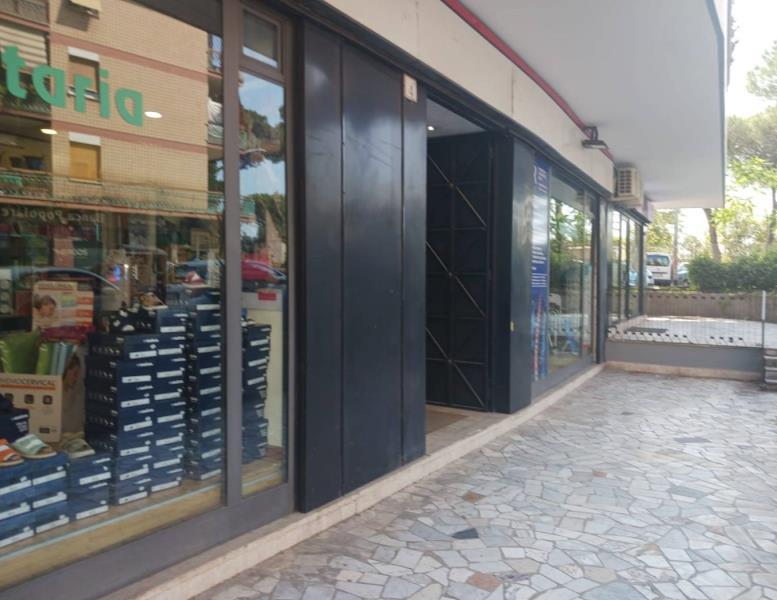 negozio in vendita a Roma in zona Monte Sacro/Talenti