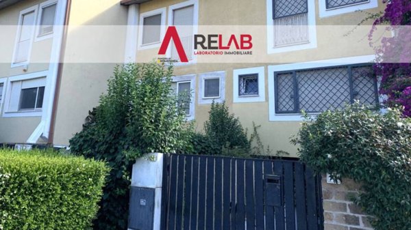 casa indipendente in affitto a Roma in zona Casal Palocco