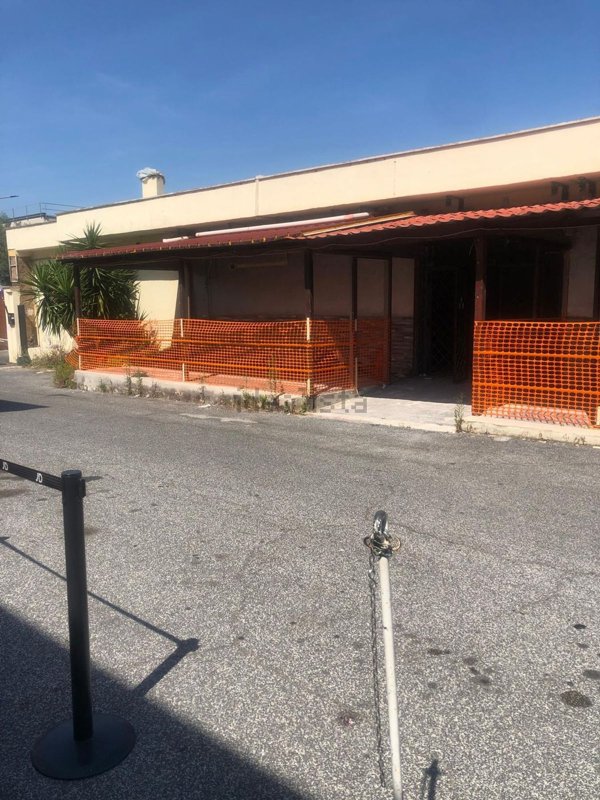 locale commerciale in affitto a Roma