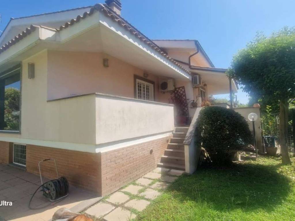 casa indipendente in affitto a Roma in zona Infernetto