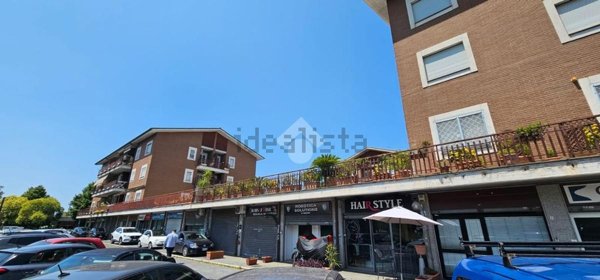 negozio in affitto a Roma in zona Casal Morena