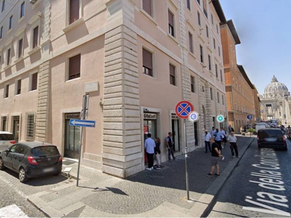 negozio in affitto a Roma in zona Rione Borgo