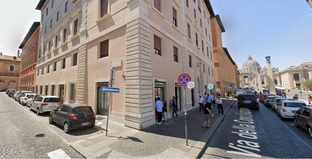 negozio in affitto a Roma in zona Rione di Ponte