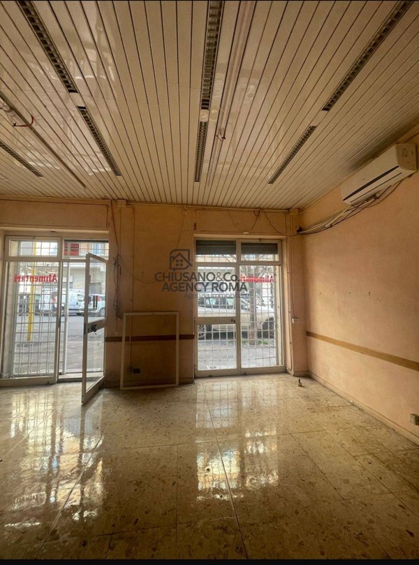 locale commerciale in affitto a Roma in zona Appio Latino