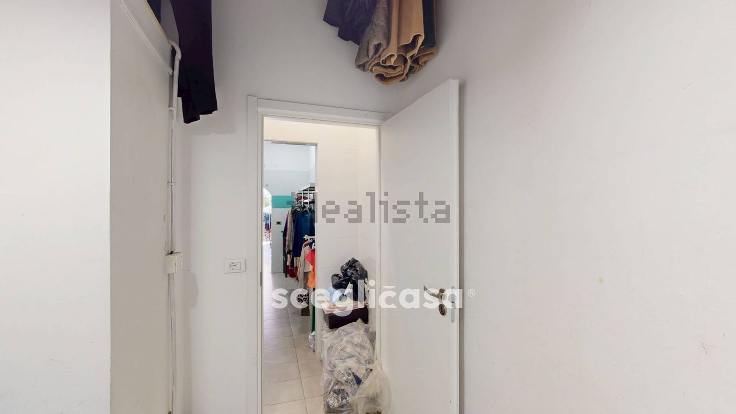 locale commerciale in affitto a Roma in zona Tuscolano