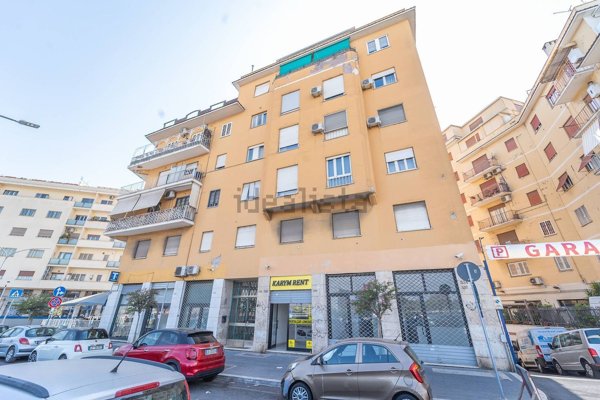 locale commerciale in affitto a Roma in zona Collatino
