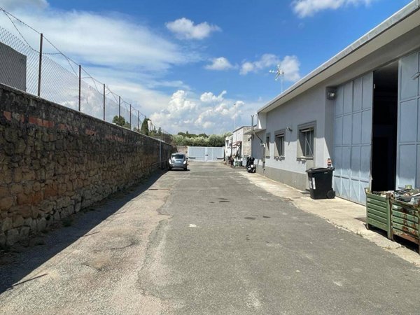 locale commerciale in affitto a Roma in zona Casal Morena