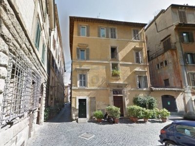 locale di sgombero in affitto a Roma in zona Parione/Sant'Eustachio