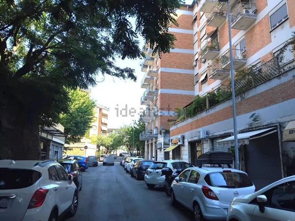 locale commerciale in affitto a Roma in zona Portuense