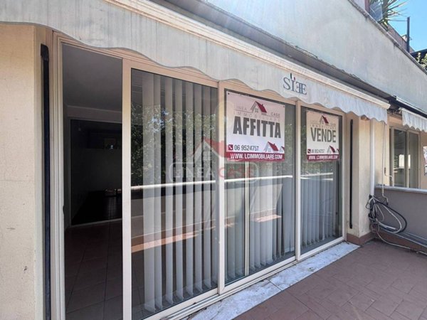 negozio in affitto a Roma in zona Torre Angela