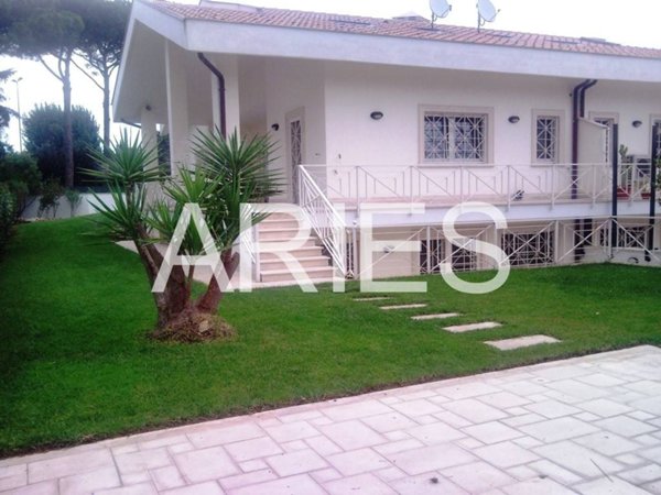 casa indipendente in affitto a Roma in zona Casal Palocco