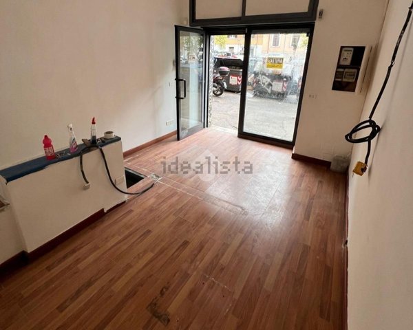 locale commerciale in affitto a Roma in zona Appio Latino