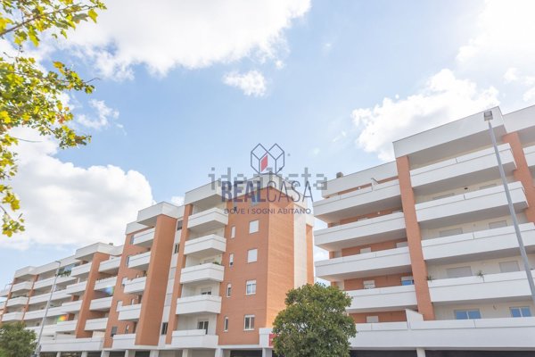 locale commerciale in affitto a Roma in zona Romanina