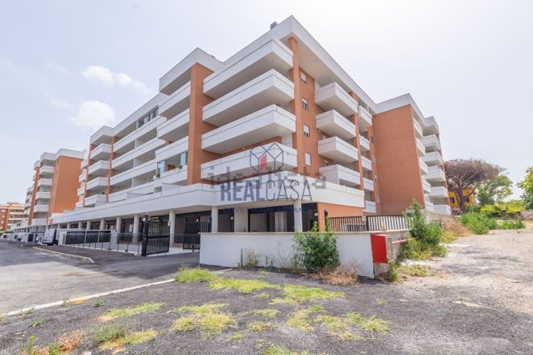 locale commerciale in affitto a Roma in zona Romanina