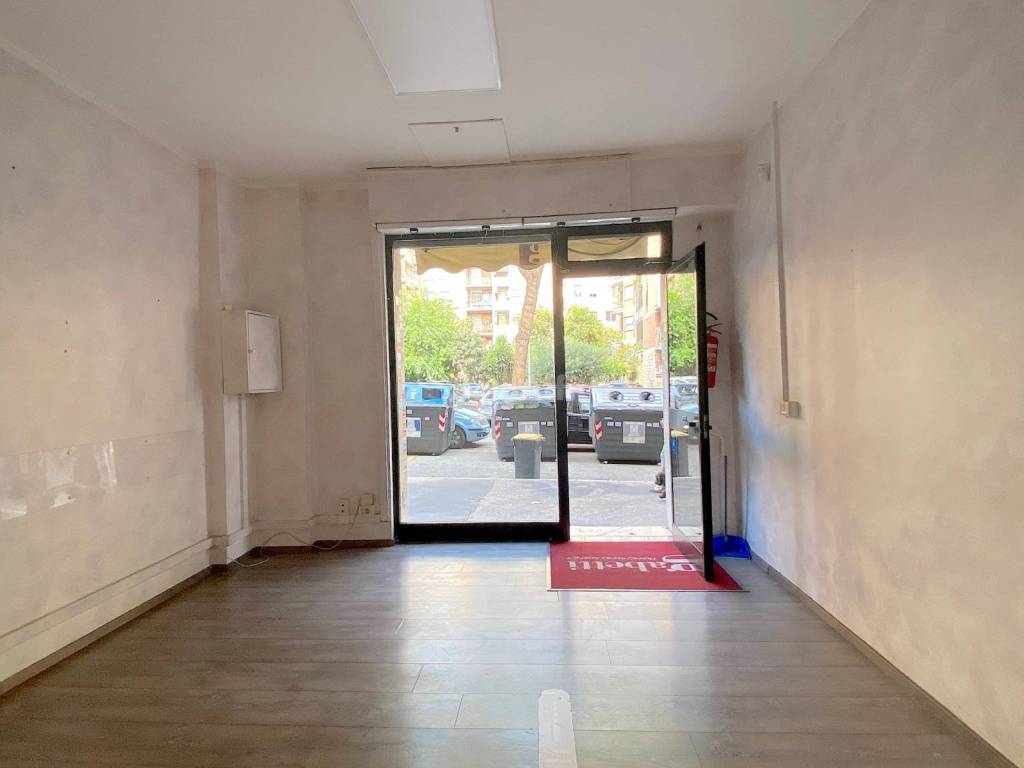 negozio in affitto a Roma