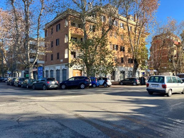 negozio in affitto a Roma