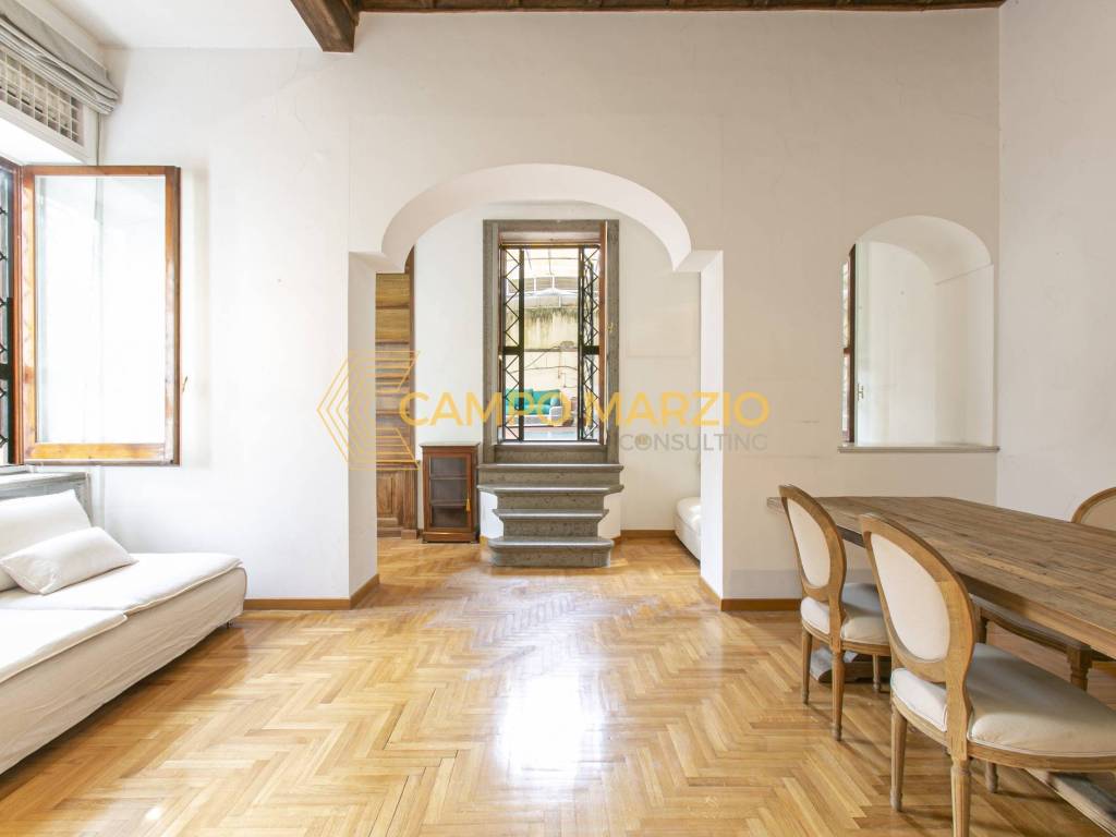 appartamento in affitto a Roma in zona Trevi-Colonna