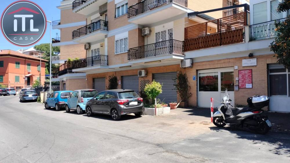locale commerciale in affitto a Roma