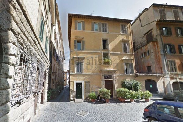 locale di sgombero in affitto a Roma in zona Campo Marzio