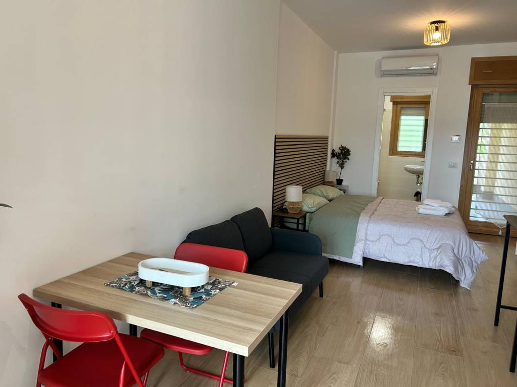 intera palazzina in affitto a Roma in zona Romanina