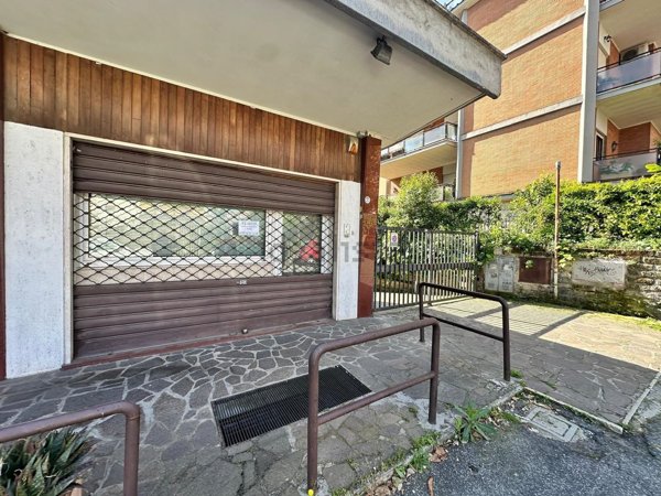 locale commerciale in affitto a Roma in zona Tomba di Nerone