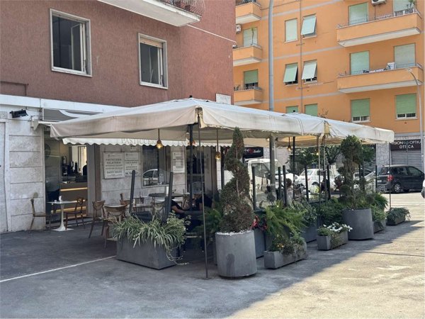 negozio in affitto a Roma in zona Appio Latino