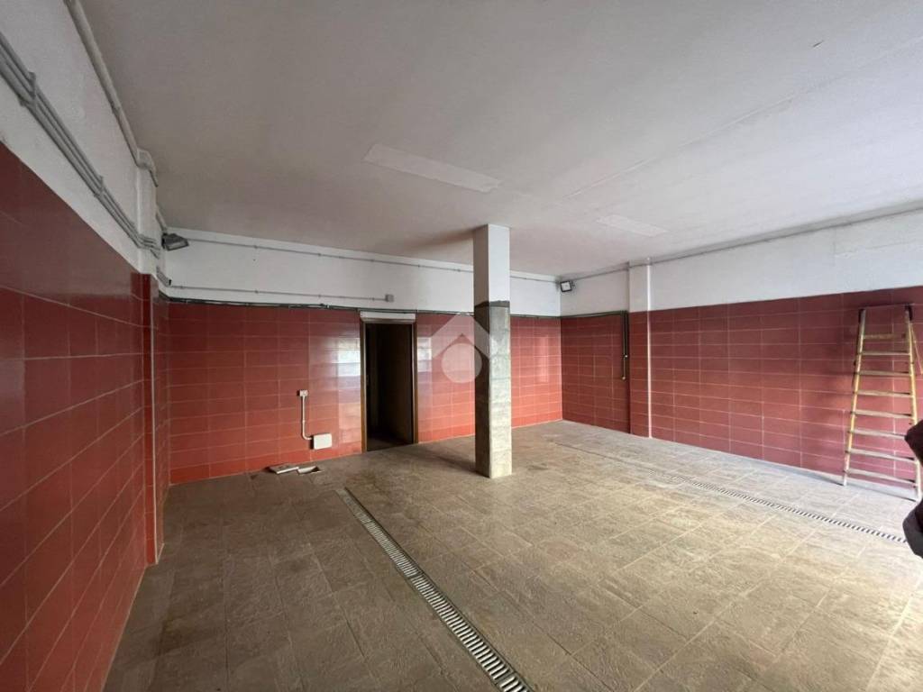 negozio in affitto a Roma in zona San Basilio
