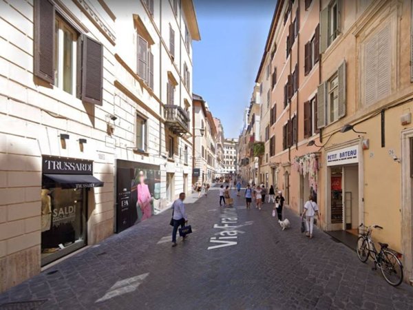 negozio in affitto a Roma in zona Trevi-Colonna