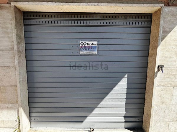 locale commerciale in affitto a Roma in zona Tomba di Nerone