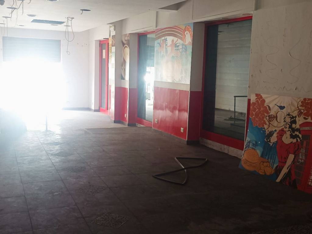 negozio in affitto a Roma in zona Tuscolano