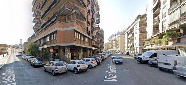 negozio in affitto a Roma in zona Tuscolano