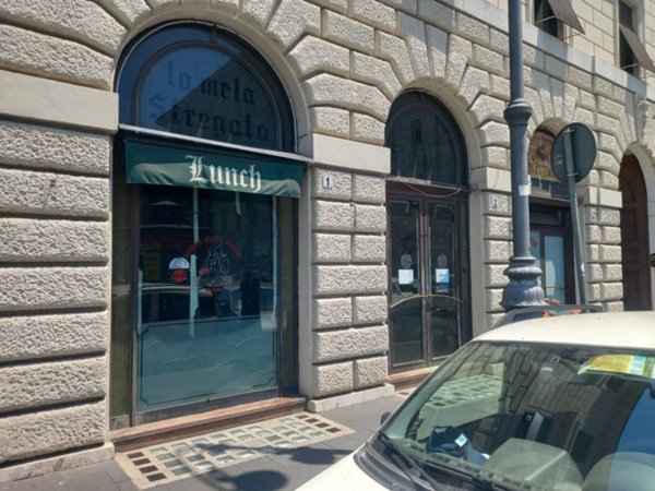 negozio in affitto a Roma in zona Rione di Ponte