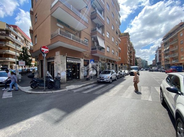 locale commerciale in affitto a Roma in zona Aurelio