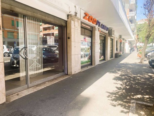 negozio in affitto a Roma in zona Portuense