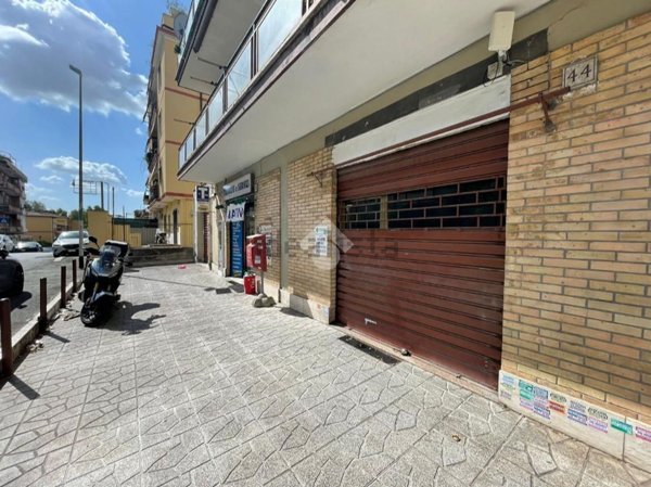 locale commerciale in affitto a Roma in zona San Basilio