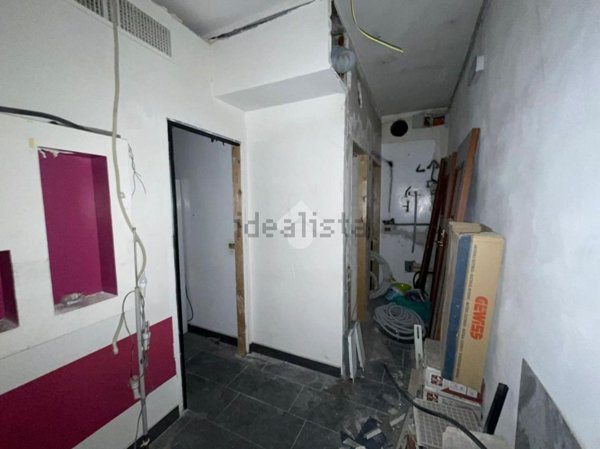locale commerciale in affitto a Roma in zona San Basilio