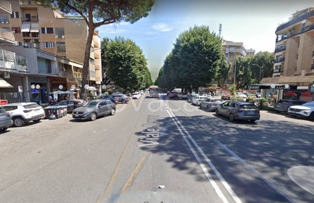 negozio in affitto a Roma in zona EUR