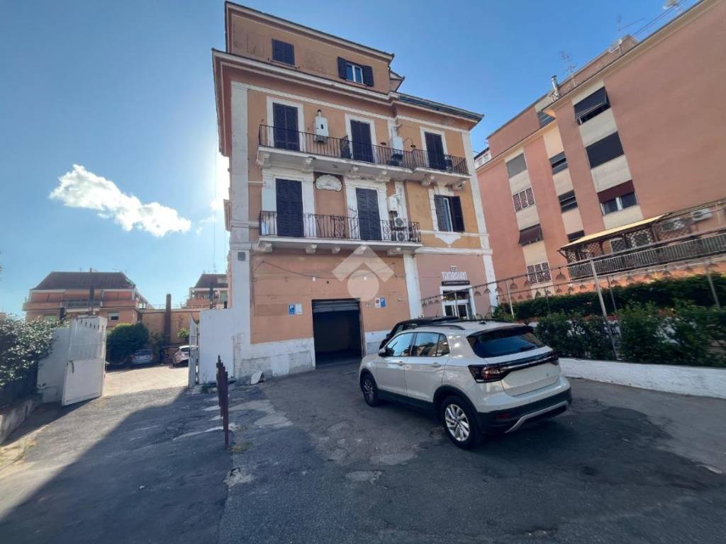 negozio in affitto a Roma in zona Aurelio