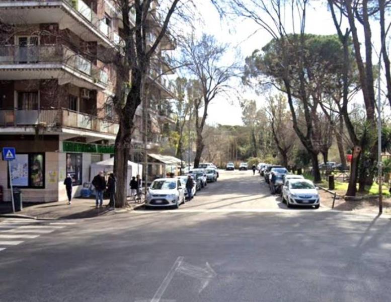 locale commerciale in affitto a Roma in zona Ardeatino