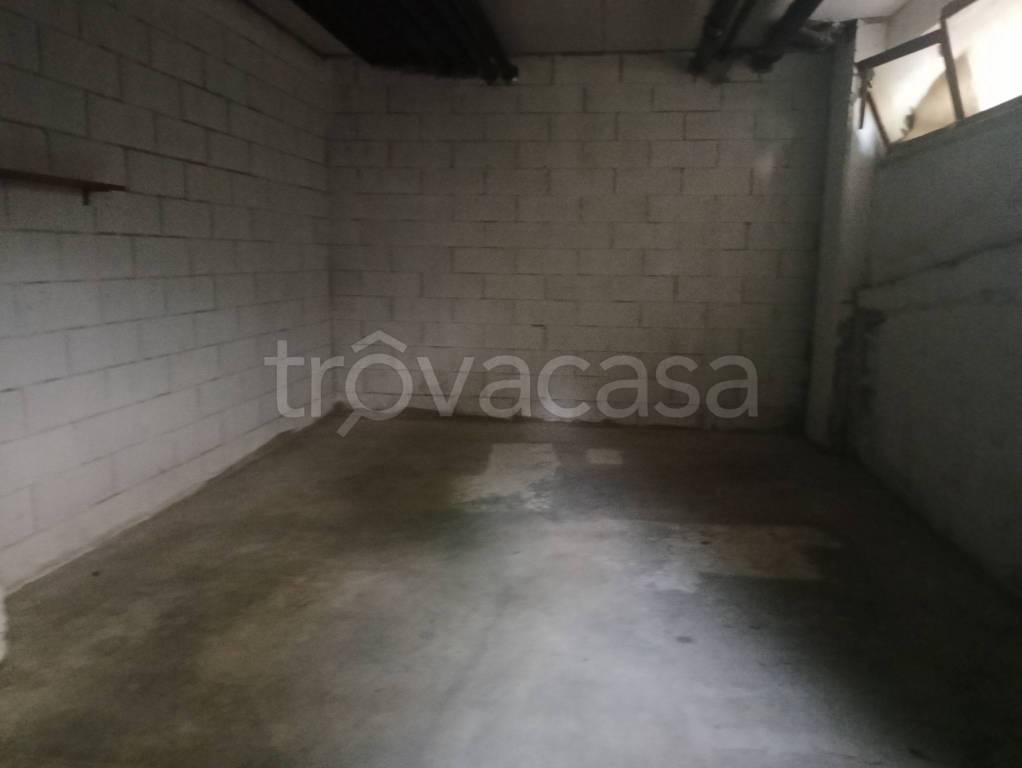 locale di sgombero in affitto a Roma in zona Casal Morena