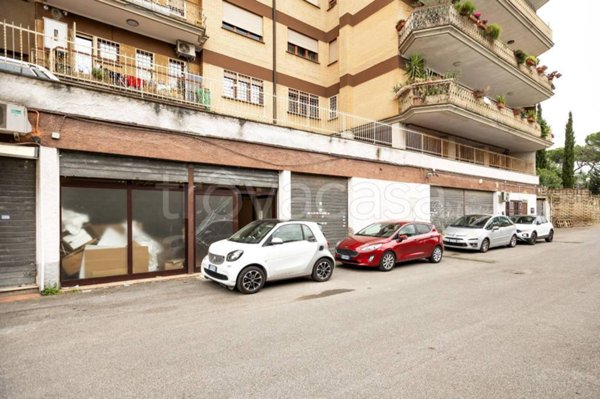 negozio in affitto a Roma in zona San Basilio