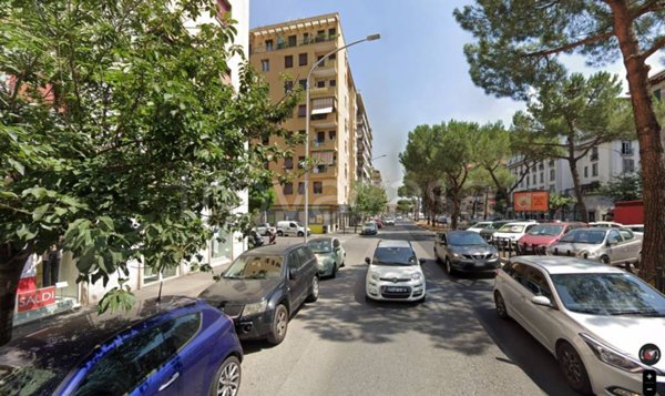 negozio in affitto a Roma in zona Appio Latino
